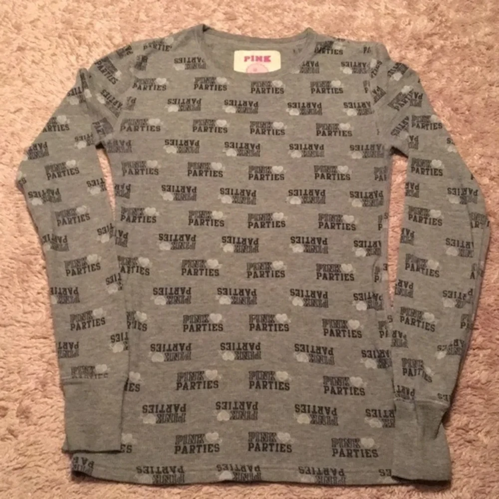 🔥4/$20 PINK Victoria’s Secret Thermal Top - sz SM - Picture 1 of 6